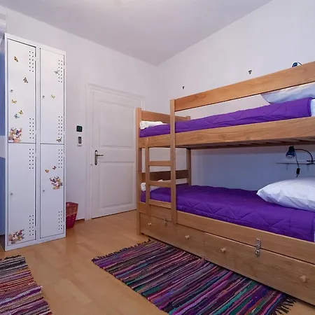Hostel Four Corners *