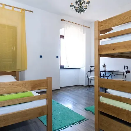 Hostel Four Corners *
